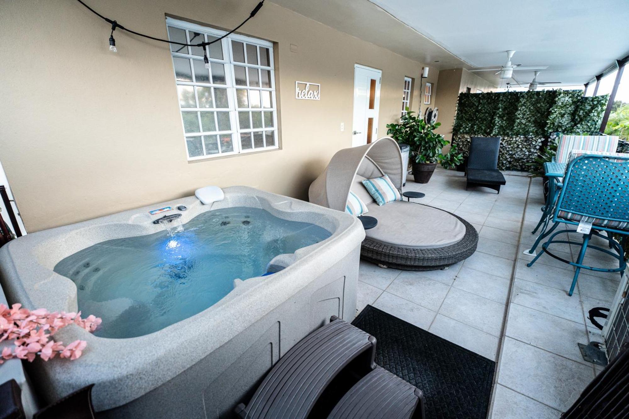 Luxury Retreat With Private Jacuzzi And Mountain Views Free Parking Apartment Ponce Luaran gambar